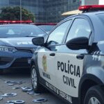 Operação da Polícia Civil do DF contra extorsão, viaturas e itens falsos em rua de Brasília.