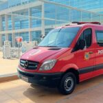 Veículo dos bombeiros do DF em frente a centro de doação de sangue em Brasília, apelando por doações urgentes.