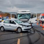 Acidente com quatro veículos na DF-150 em Sobradinho, deixando três feridos, cena de colisão na rodovia do Distrito Federal.