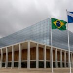Edifício do Tribunal de Justiça no Paraná, representando repúdio a ataques racistas contra juízes.
