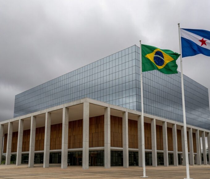 Edifício do Tribunal de Justiça no Paraná, representando repúdio a ataques racistas contra juízes.