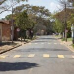 Rua no Setor de Indústrias do Gama com sinalização de sentido único e Zona 30