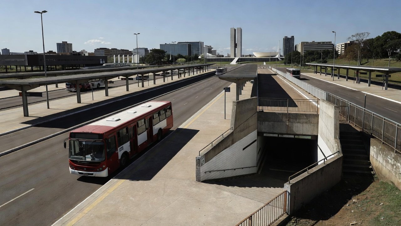 Ônibus público em Brasília simbolizando tarifa zero para estudantes da rede pública