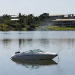Lancha em chamas no Lago Sul de Brasília