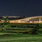 Auditório do Sesc-DF com palco para evento cultural pelos 80 anos do Sistema Comércio