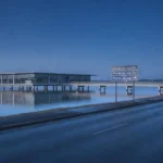 Pontão do Lago Sul em Brasília ao amanhecer com estrada e ônibus