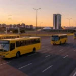 Ônibus em estrada no DF na hora azul após cancelamento de greve de rodoviários